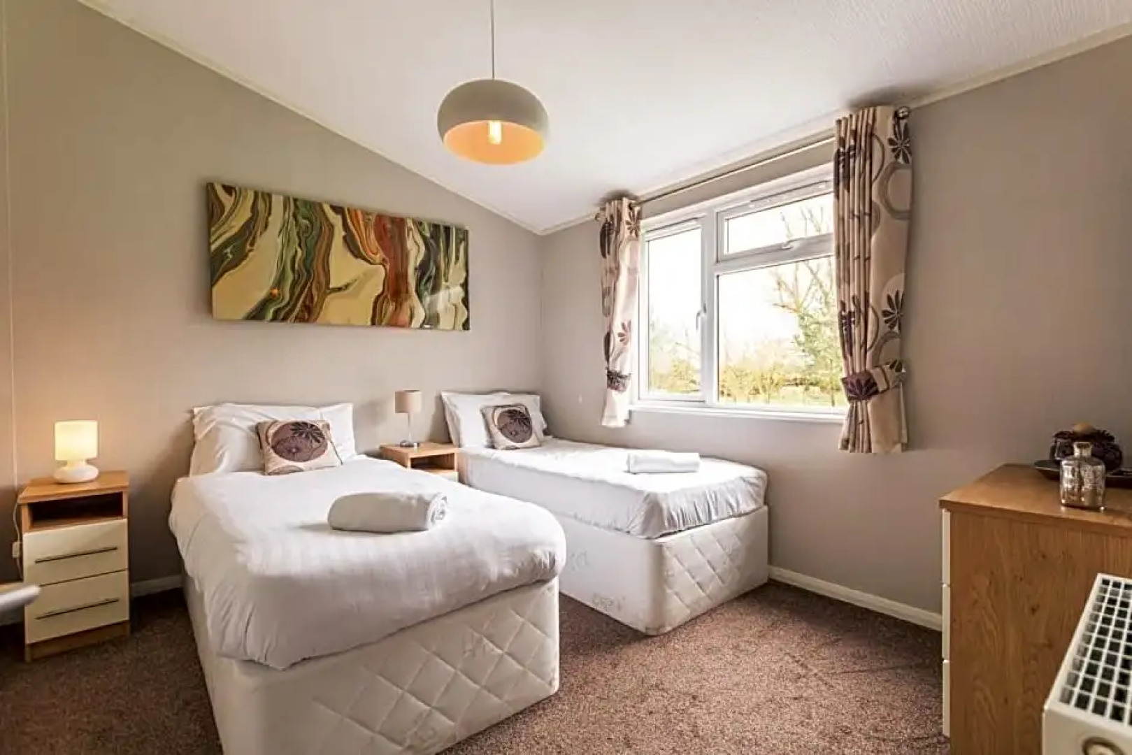 Kingfisher Lodge with Hot Tub