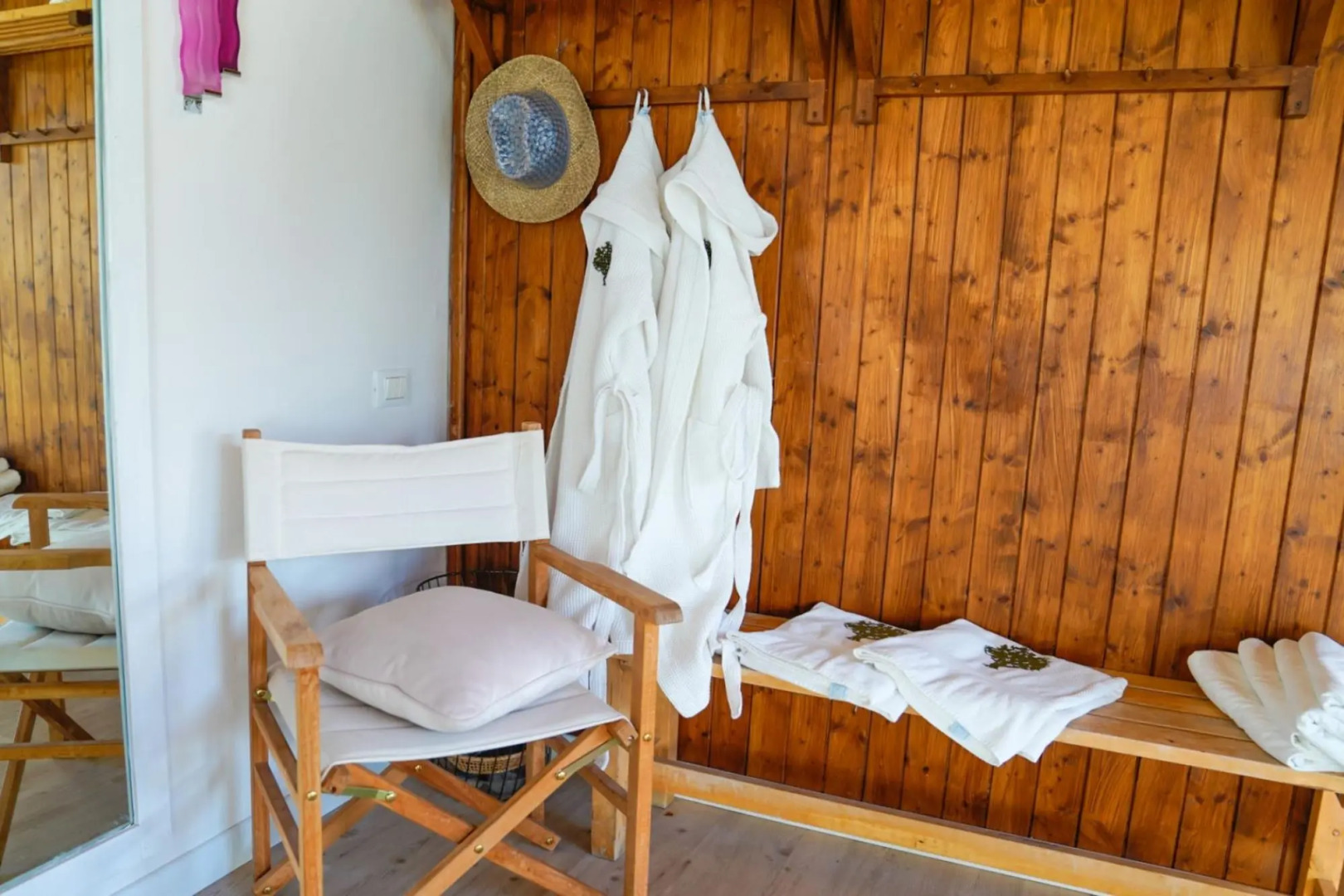 Villa for 4 Guests Private Pool Access to the Wellness Center of the Estate-noce