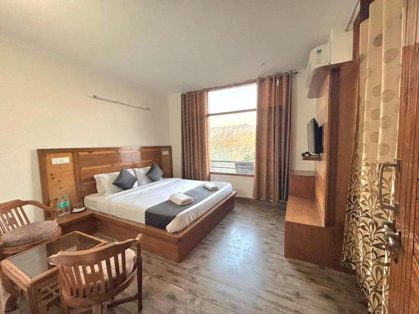 OYO 27648 Kasauli Greens