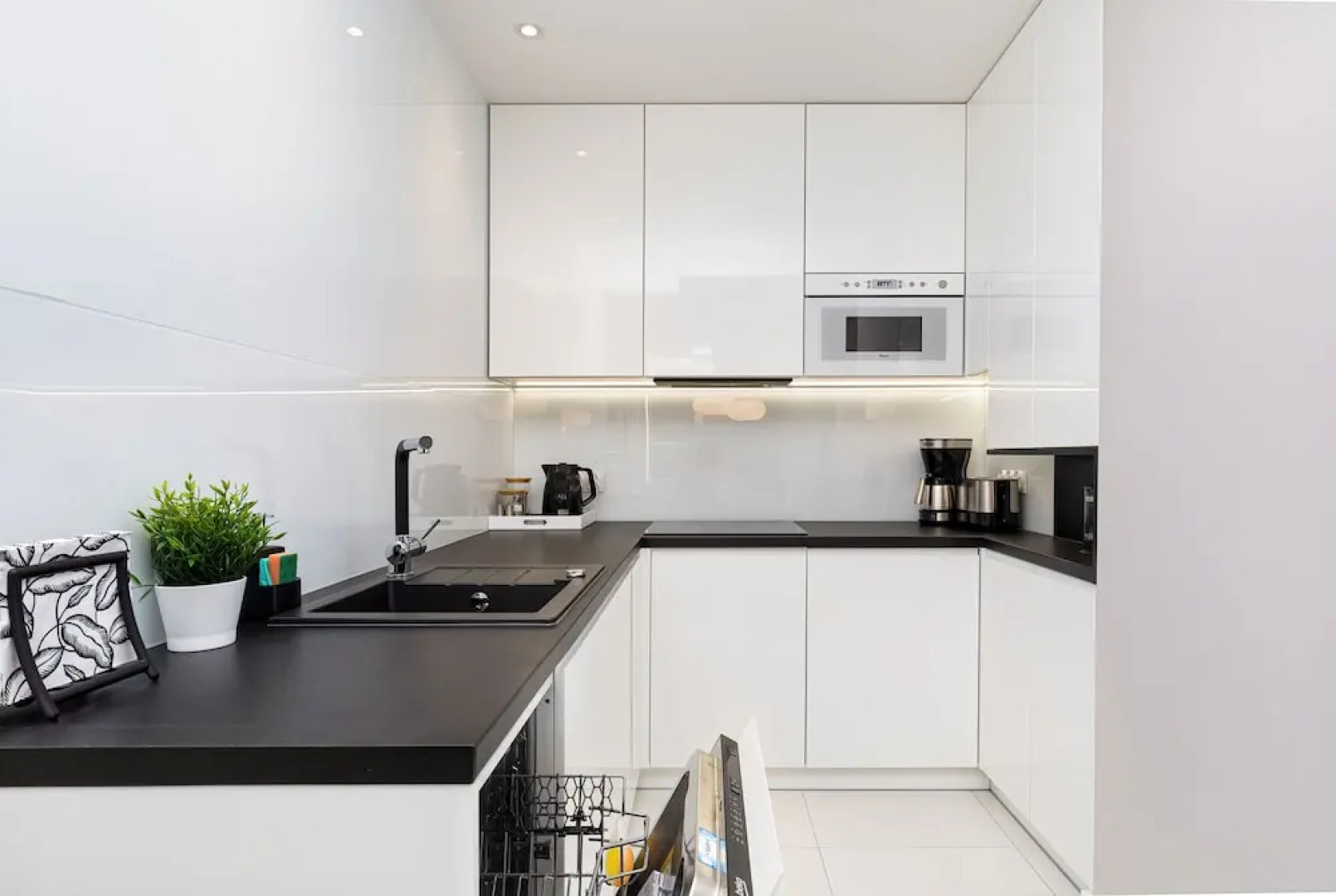 Gardenia Seaside 2 Apartments by Renters