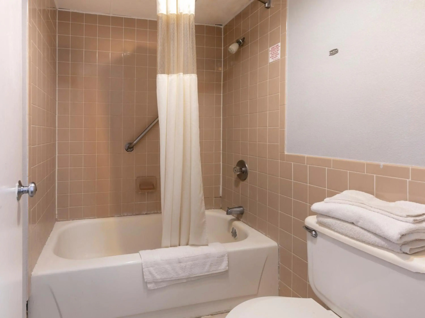 OYO Hotel Jennings Near Crowley, LA I-10