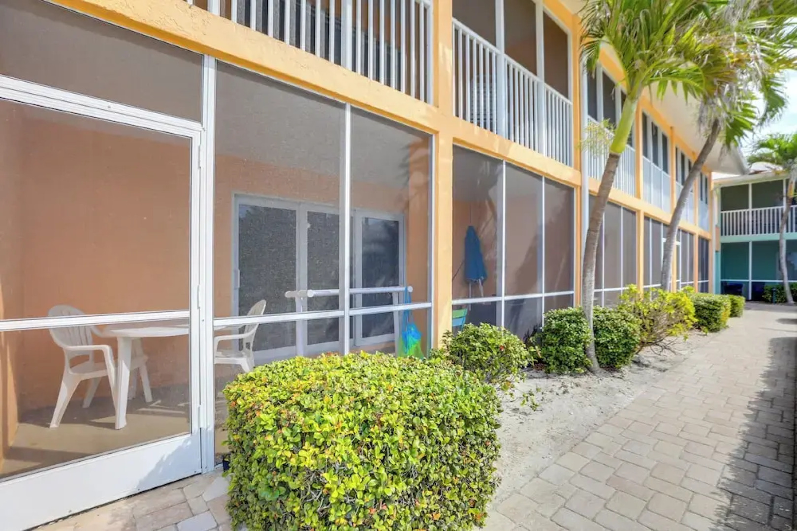 Sunlit Longboat Key Escape w/ Private Resort Beach