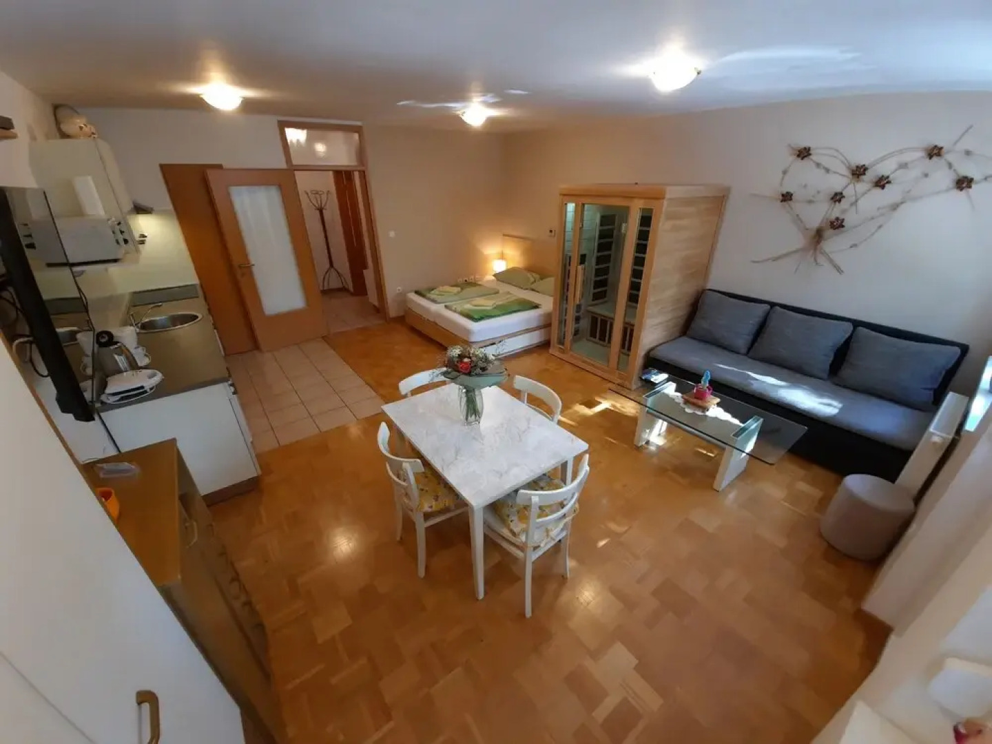 Apartment Honey Bee with Sauna