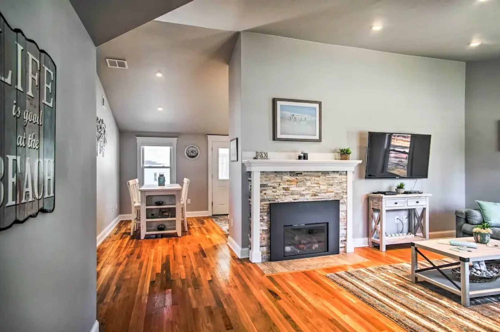 Walk to Shore: Updated Buzzards Bay Cottage!