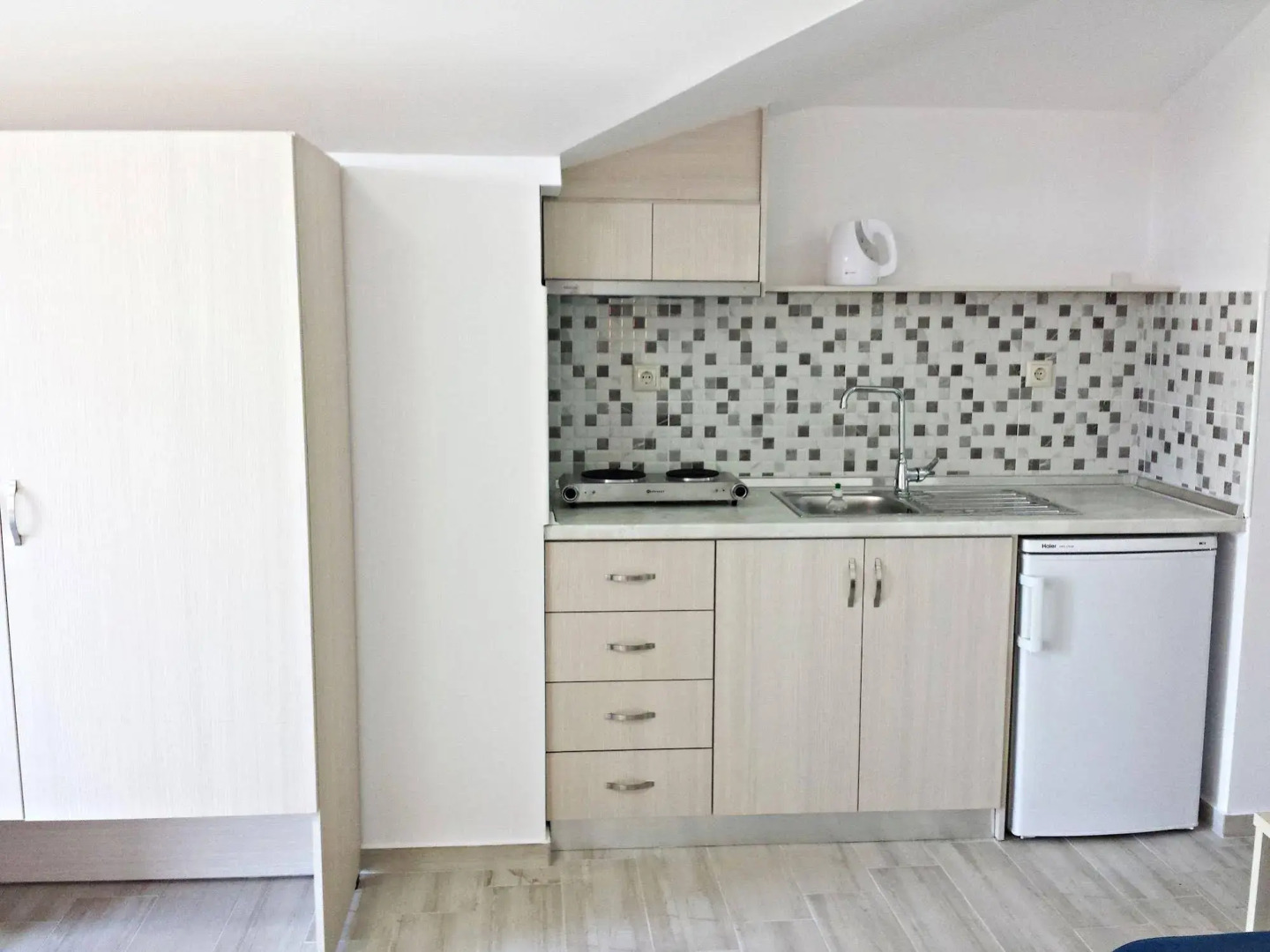 Studios & Apartments Efrosini