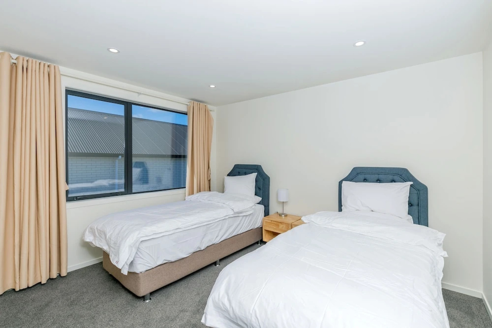 Hero Holiday House L12