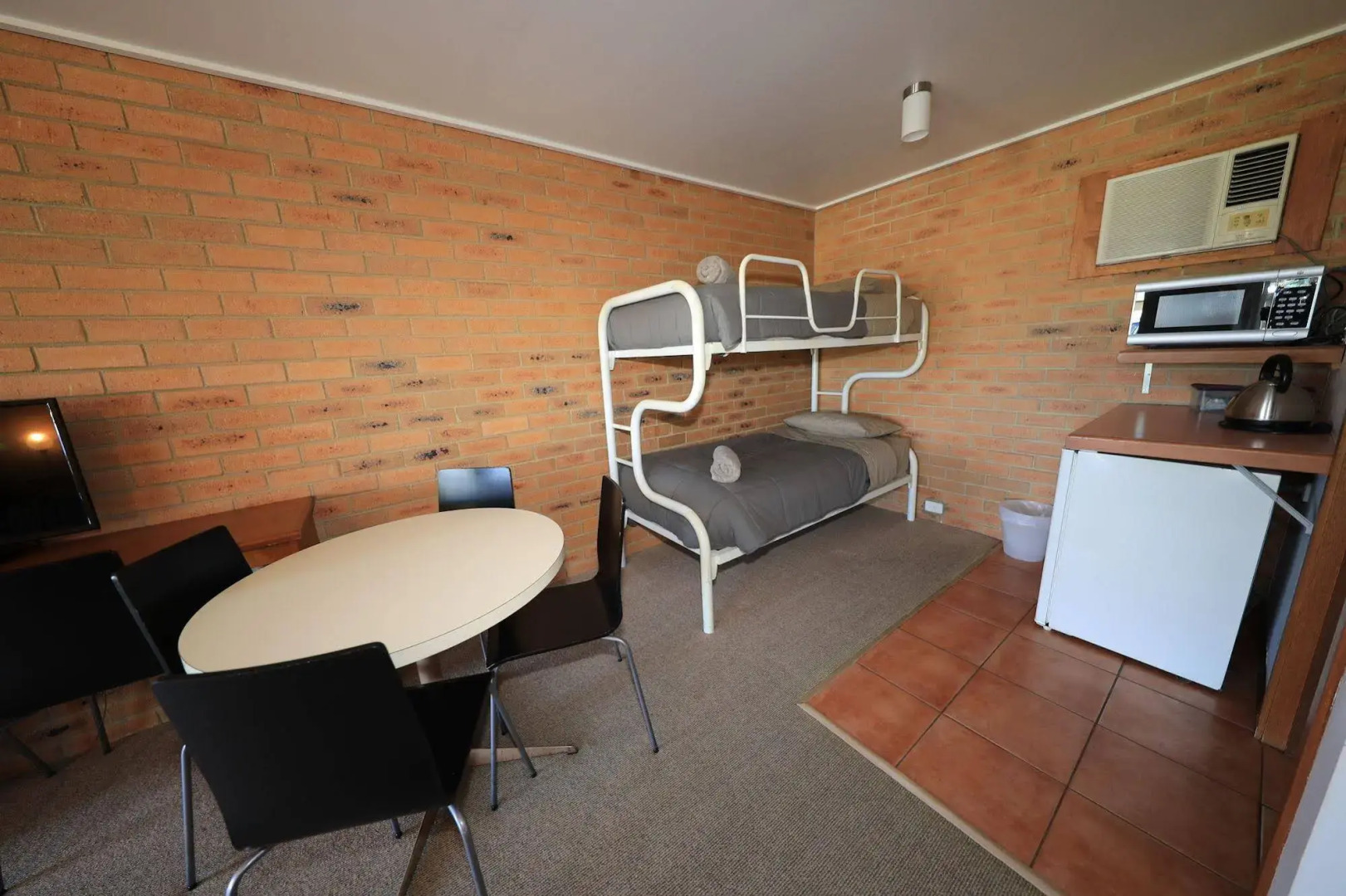 Quays Motel San Remo