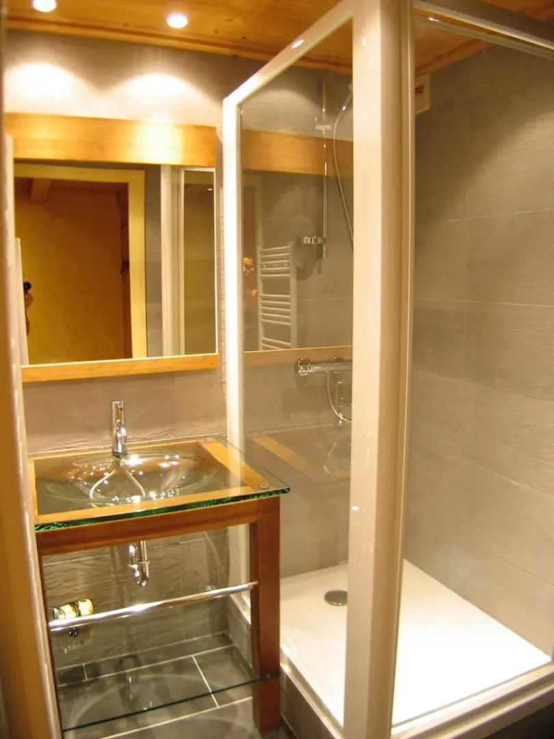 PARNASSE 203 La Clusaz skis aux pieds