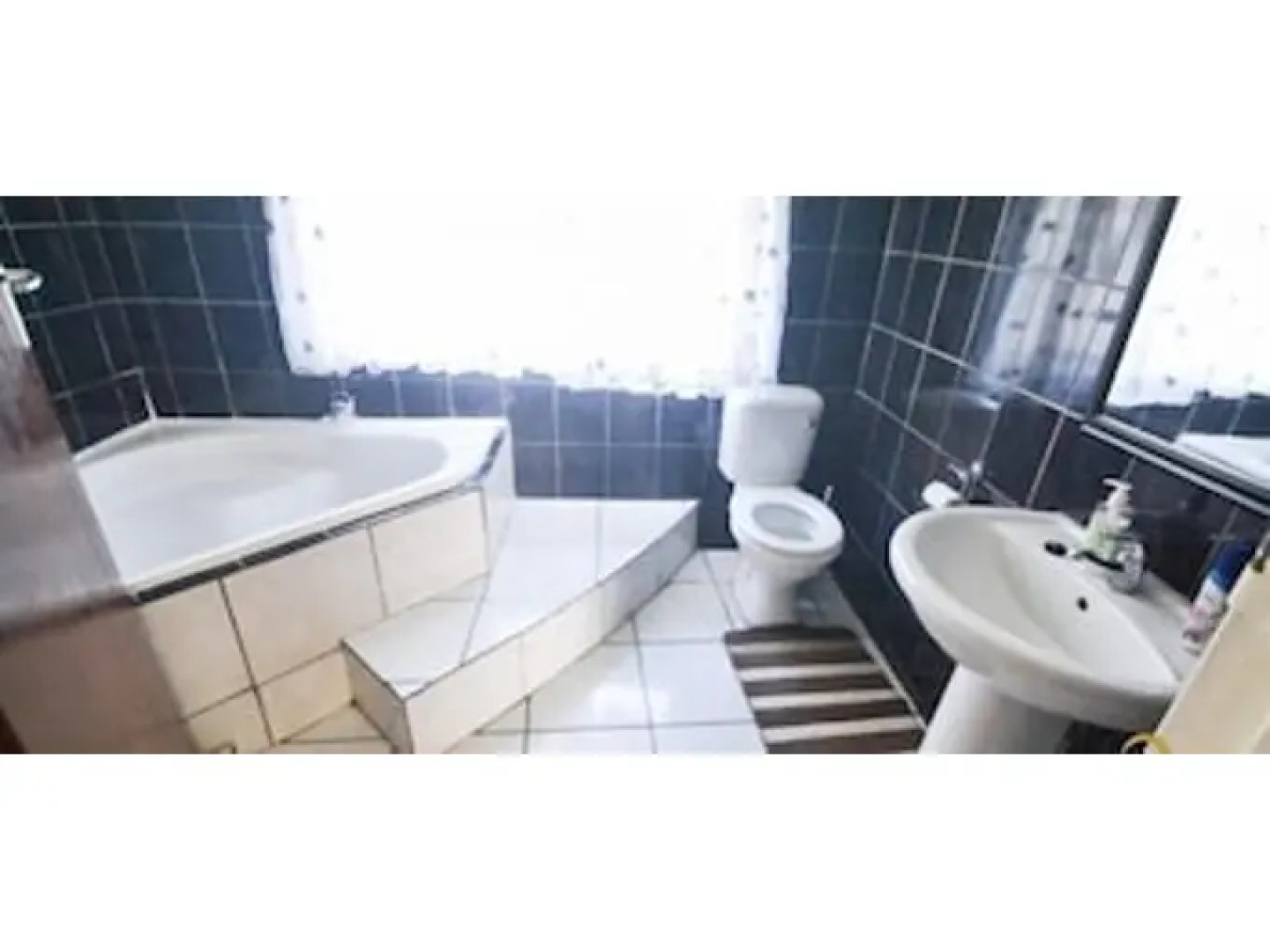 Lekoa Bed and Breakfast and Trading