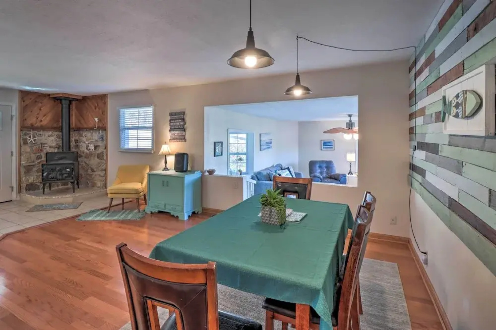 Fisherman-friendly Bull Shoals Escape on Lakefront