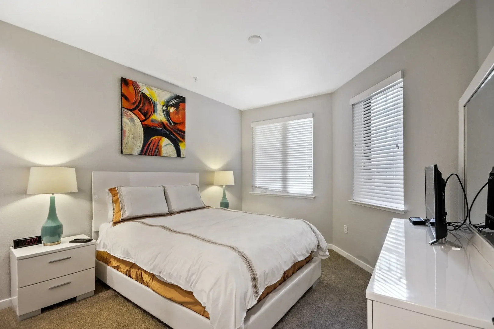 Bluebird Suites near Facebook HQ