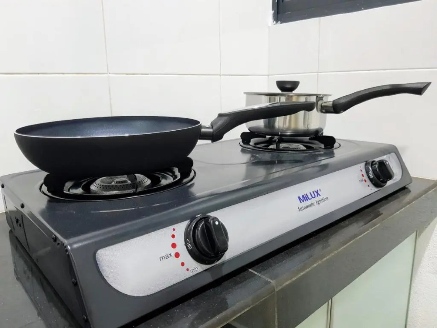 Puchong Setiawalk 8-12 pax 5min LRT Cozy Apartment