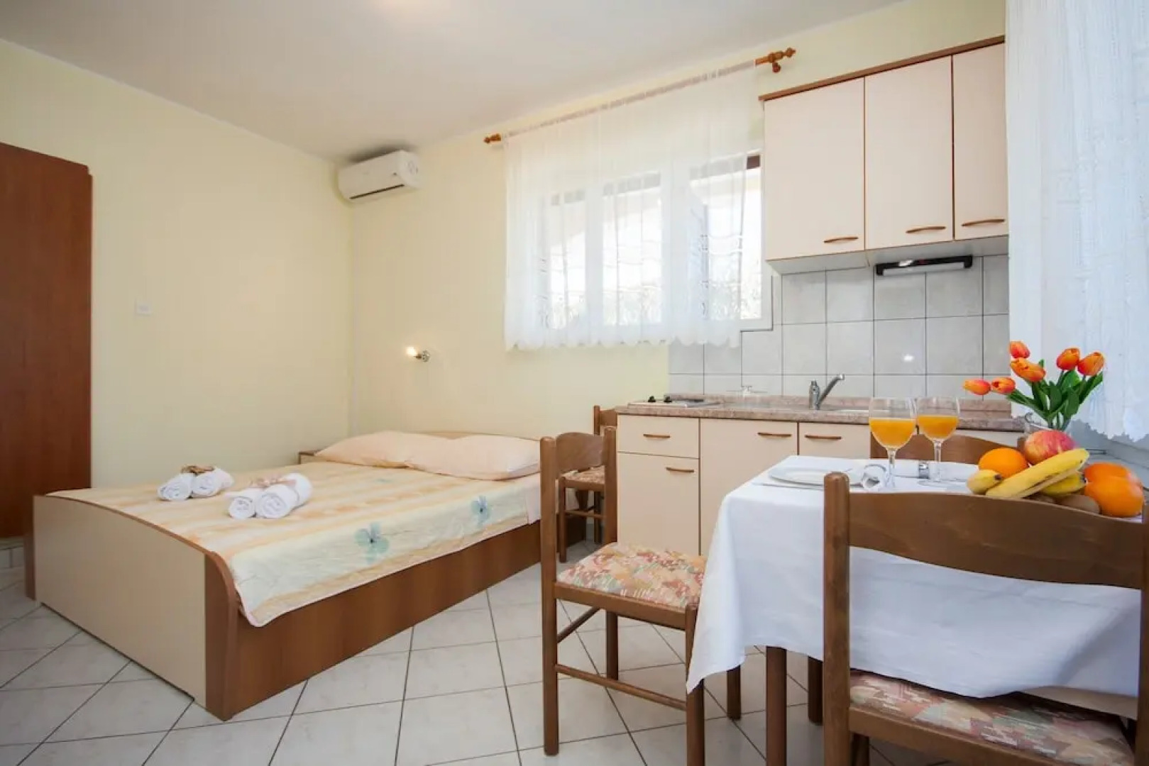 Apartments & Rooms Mikelin