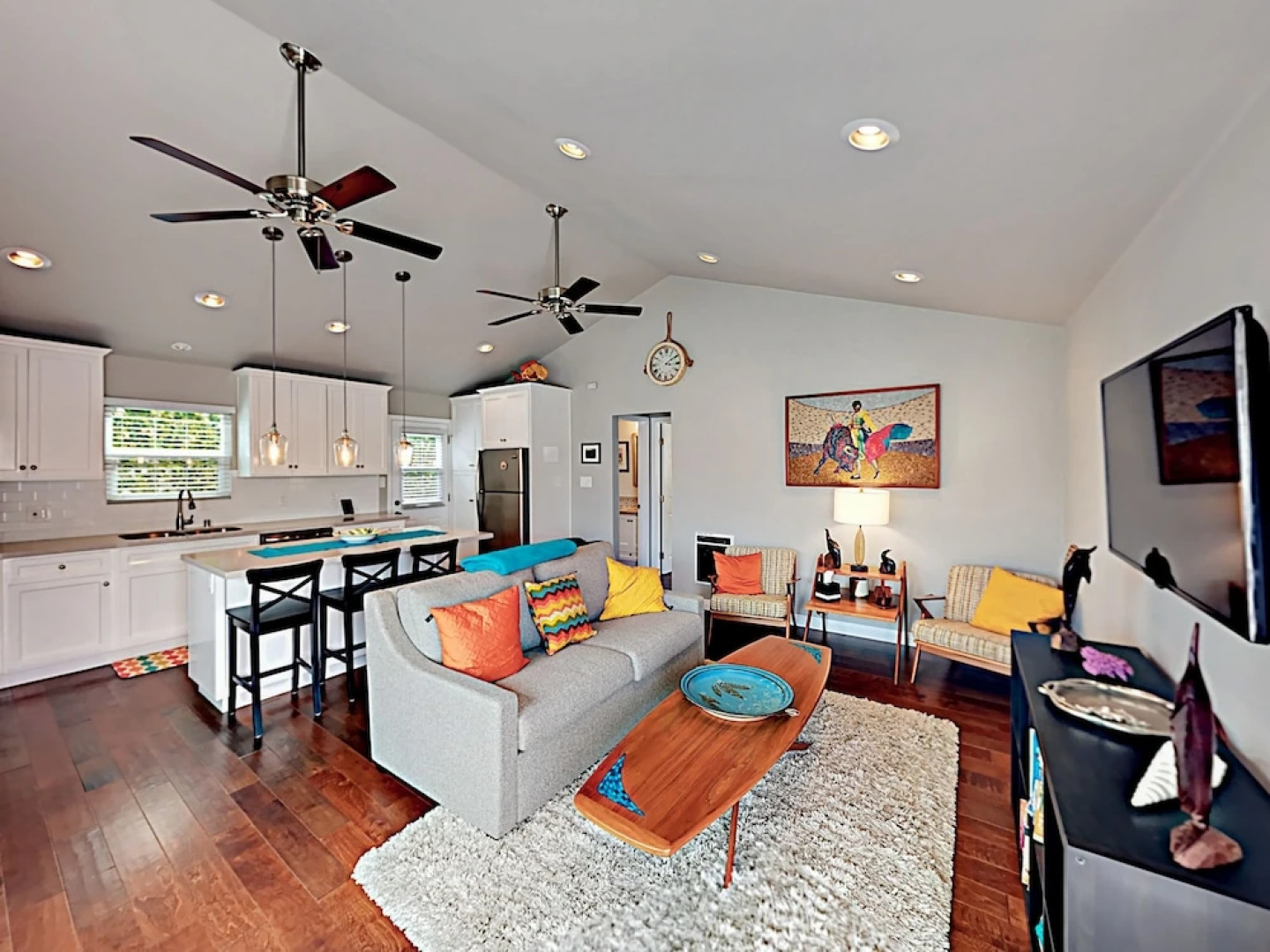 Bright 3BR Main Street El Segundo by RedAwning