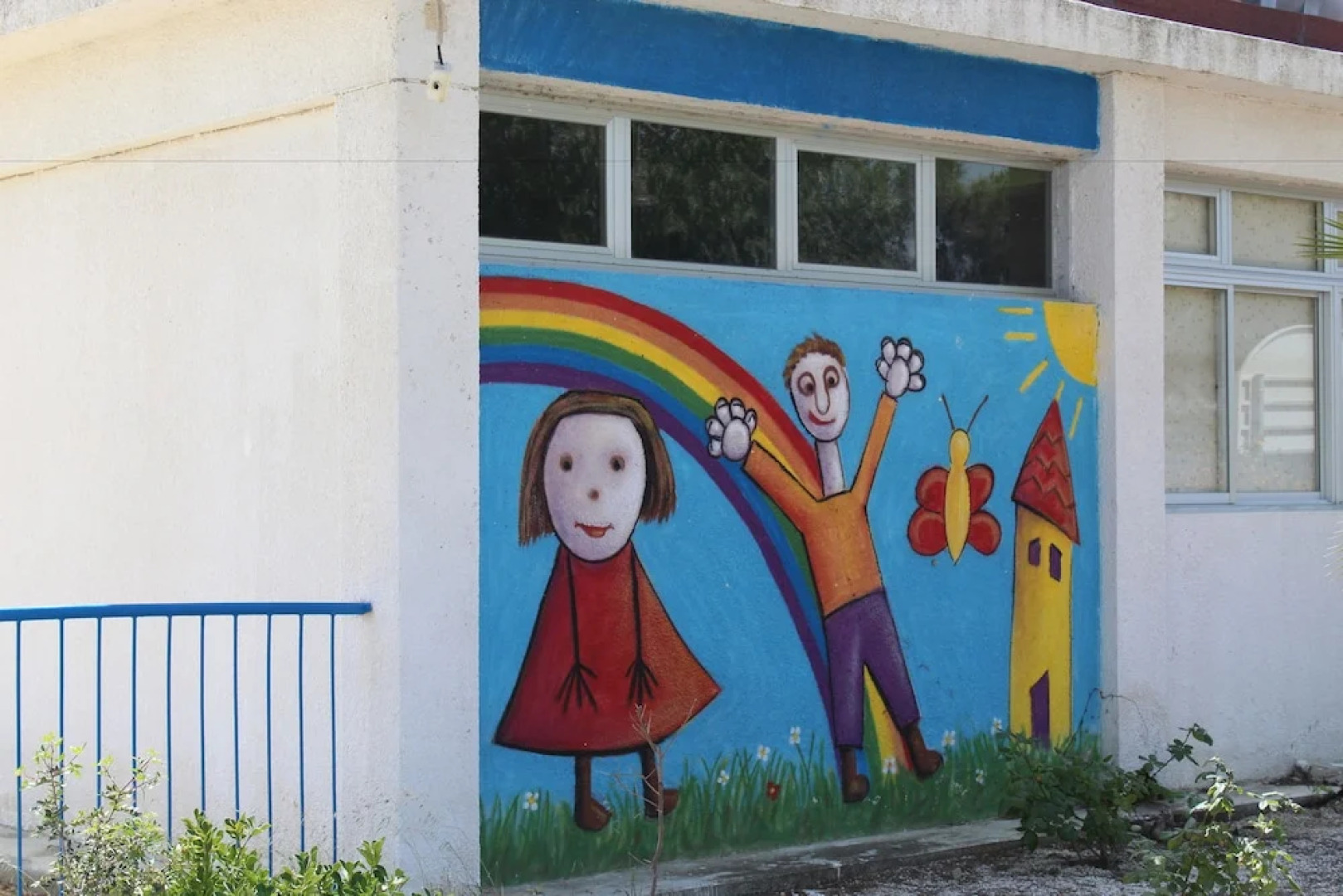 Costas Hostel Action