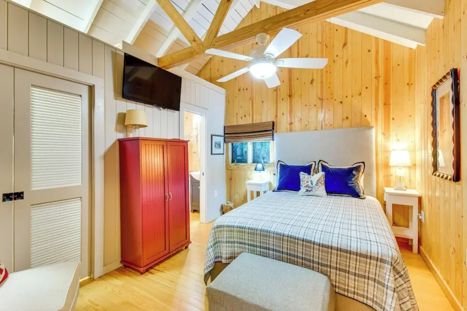 Tranquil Highlands Cottage With Fire Pit & Stream!