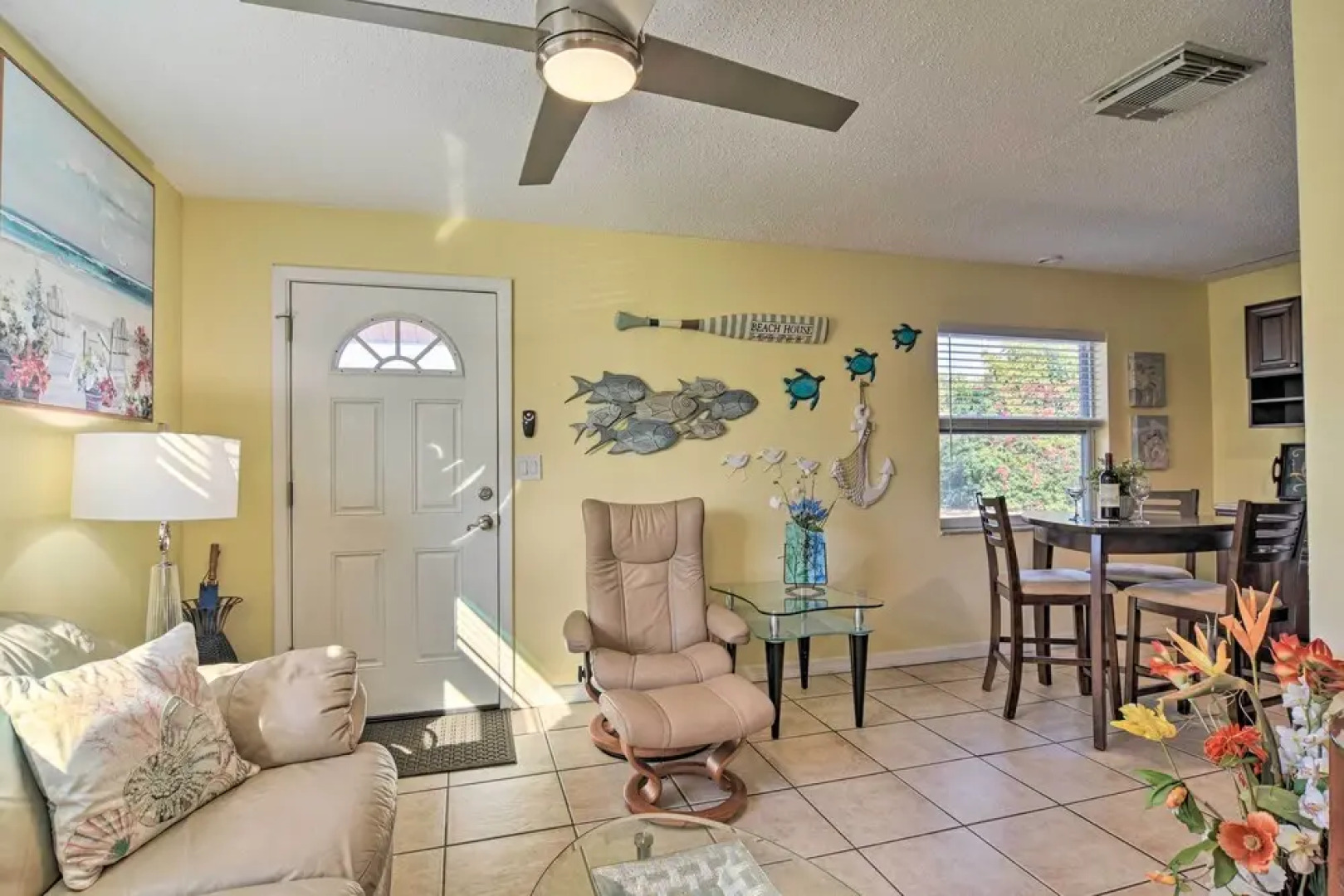 Comfy Dunedin Escape: 1 Block to Main Street!