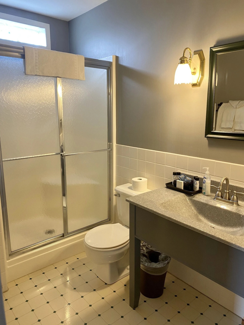 Captain Wohlt Inn Bed & Breakfast