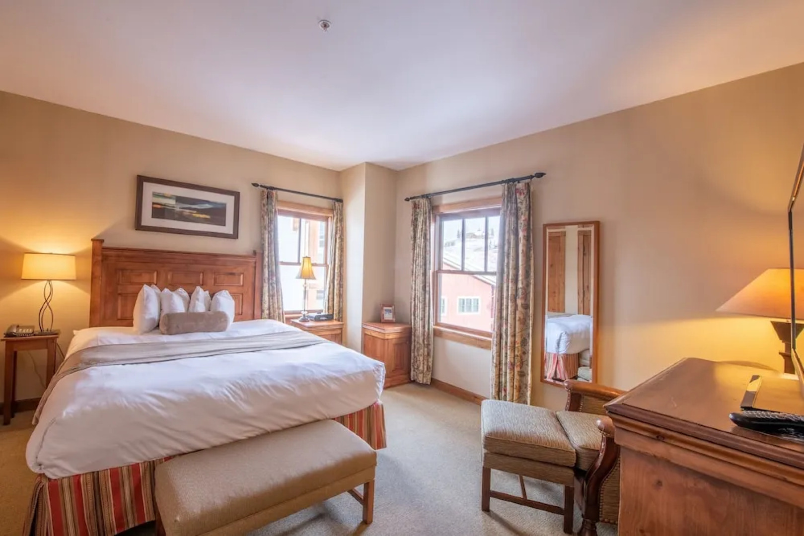 Comfortable 1 Bedroom Slopeside Condo - No Cleaning Fee! by RedAwning