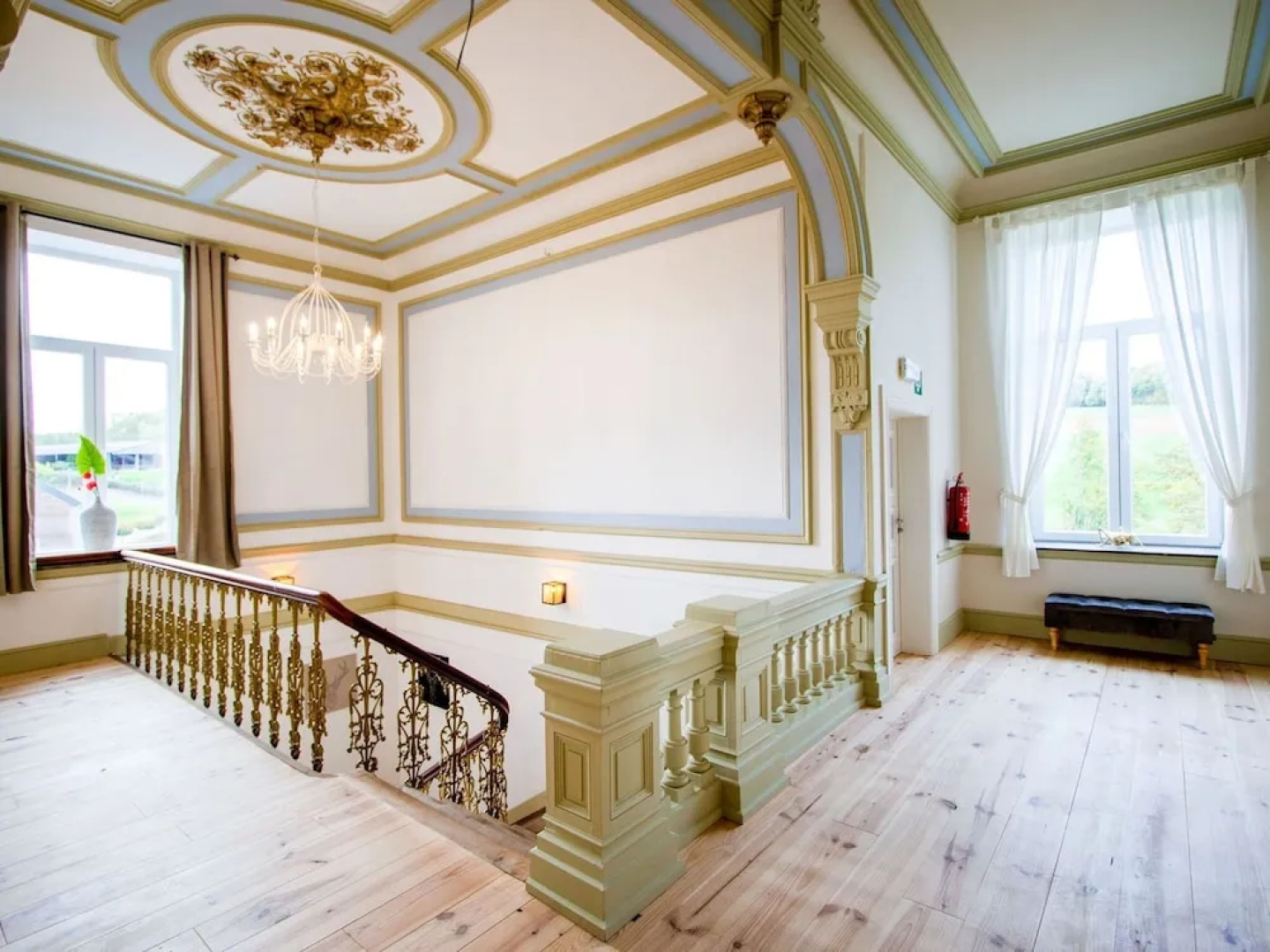 Wellness Castle With Cinema Bliss