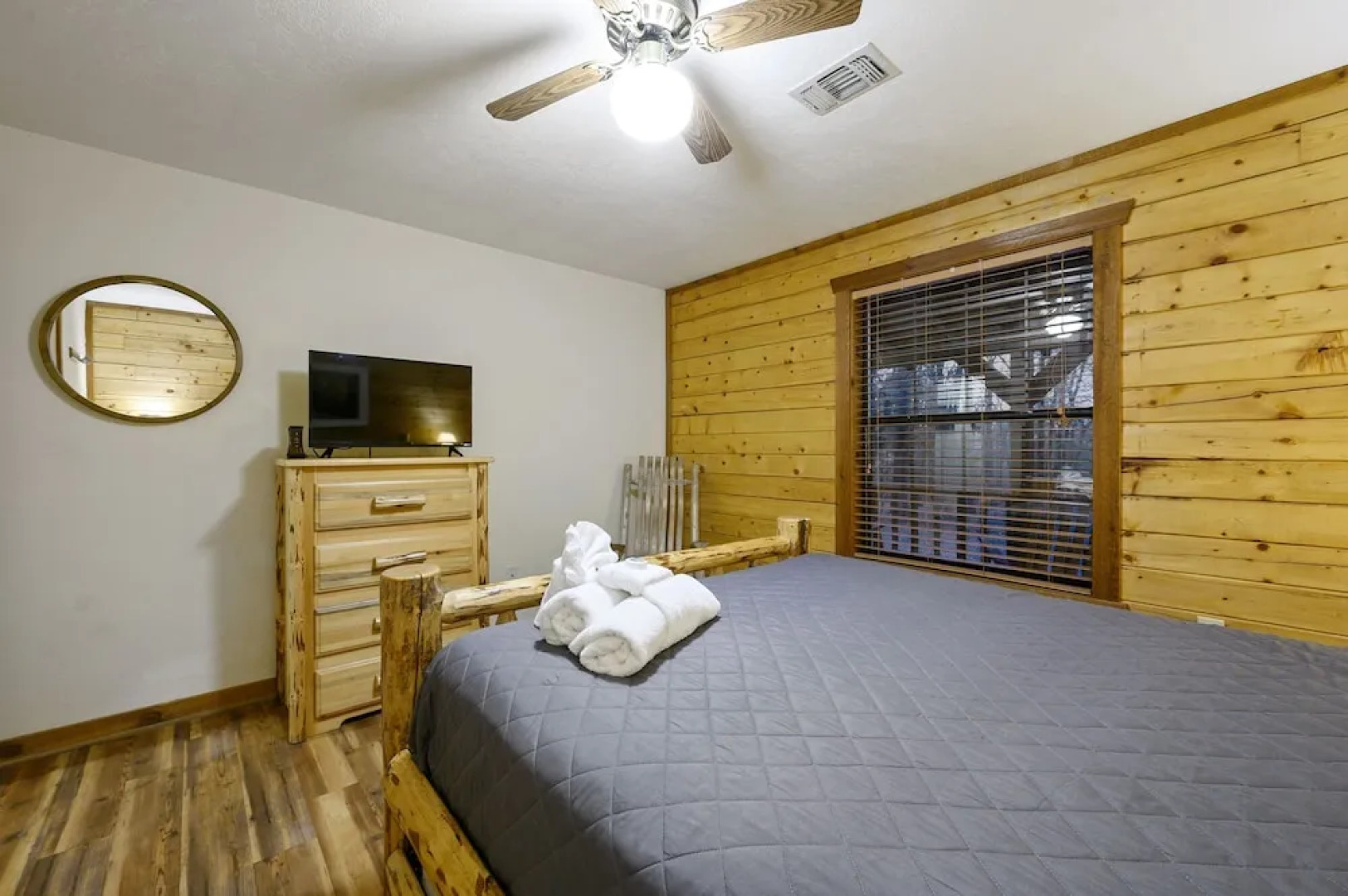 Lacey Dogwood Family Cabin With Free Wifi and Private BBQ by Redawning