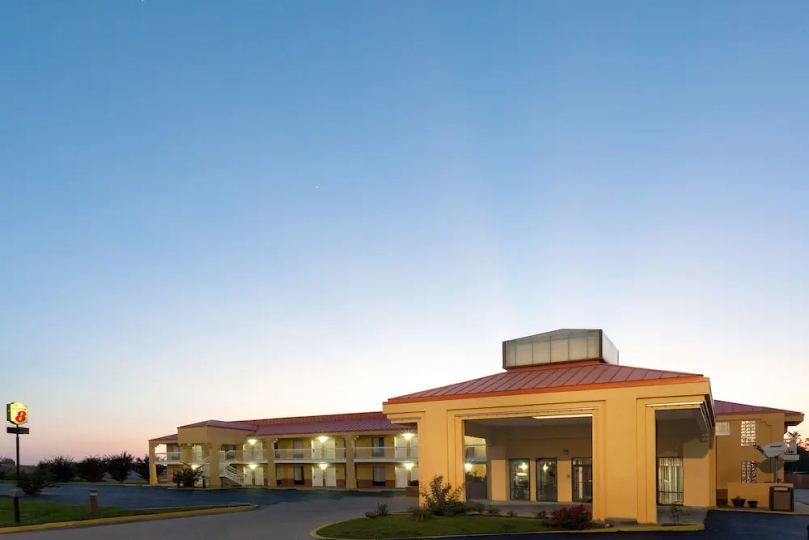 Super 8 Madison/Ridgeland Area