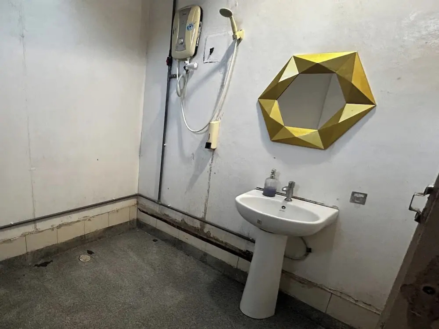 Riverbank Dungun Guesthouse & Cafe