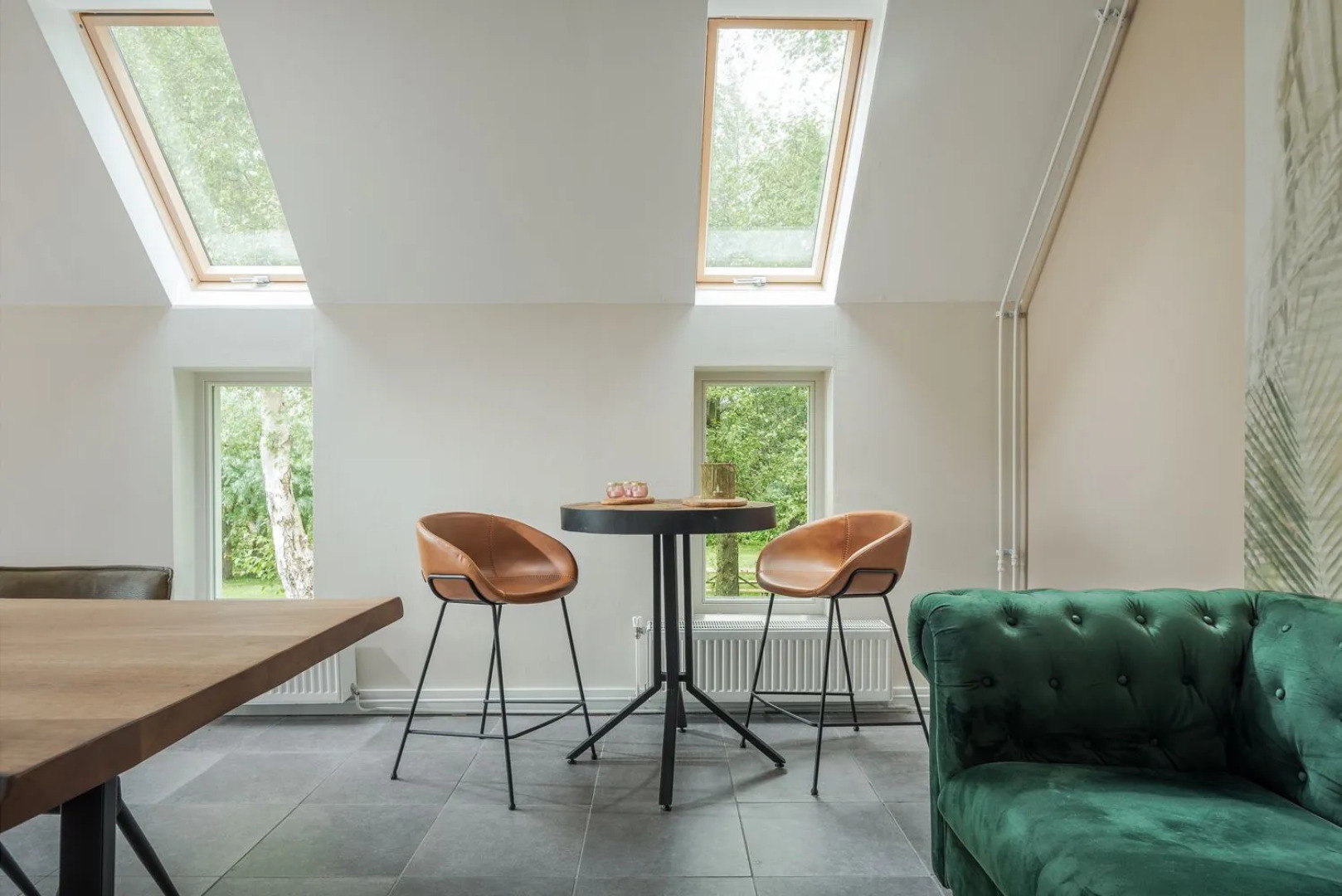 Large fully renovated farmhouse with indoor Swim spa and Sauna