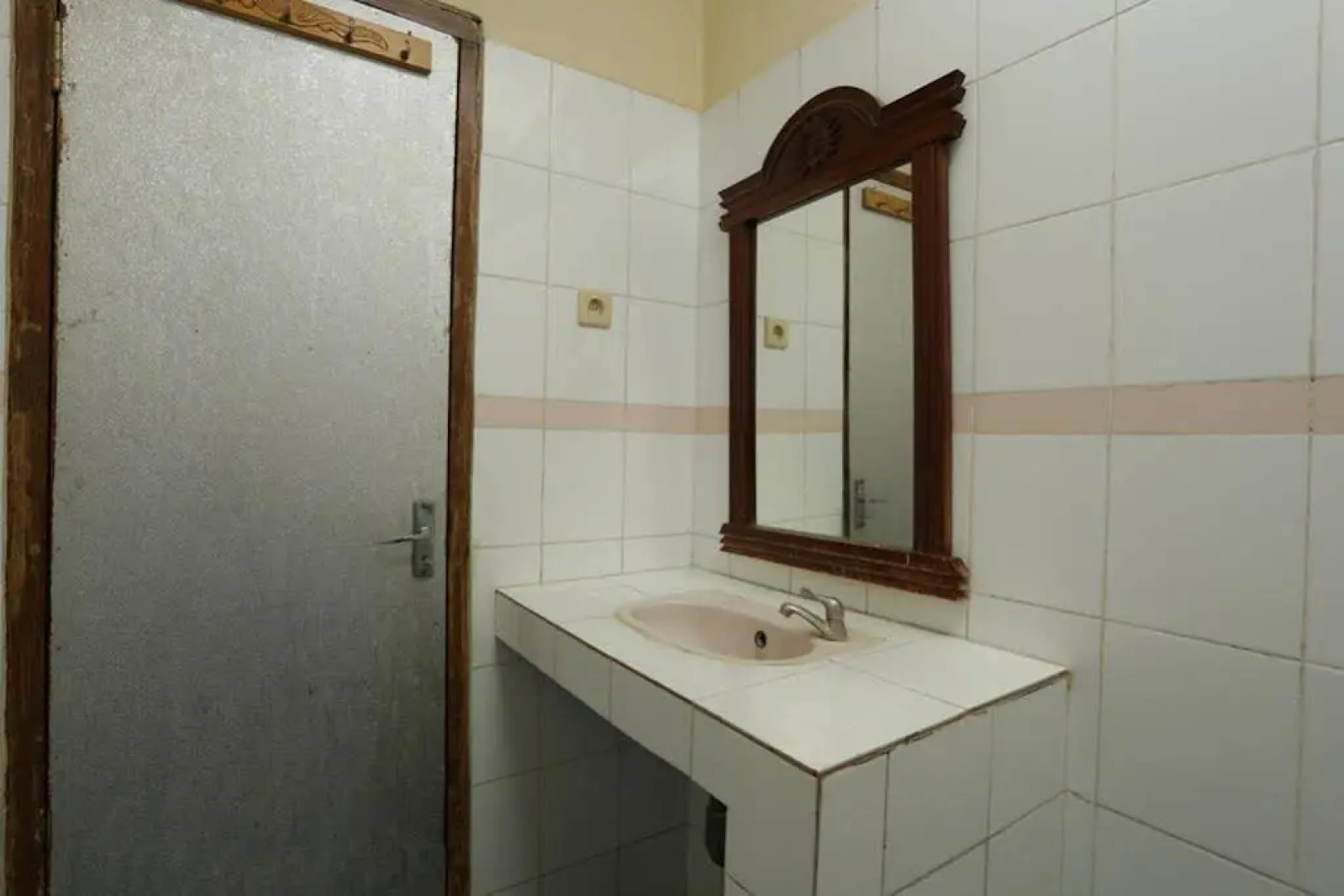 RedDoorz @ Werkudara Legian