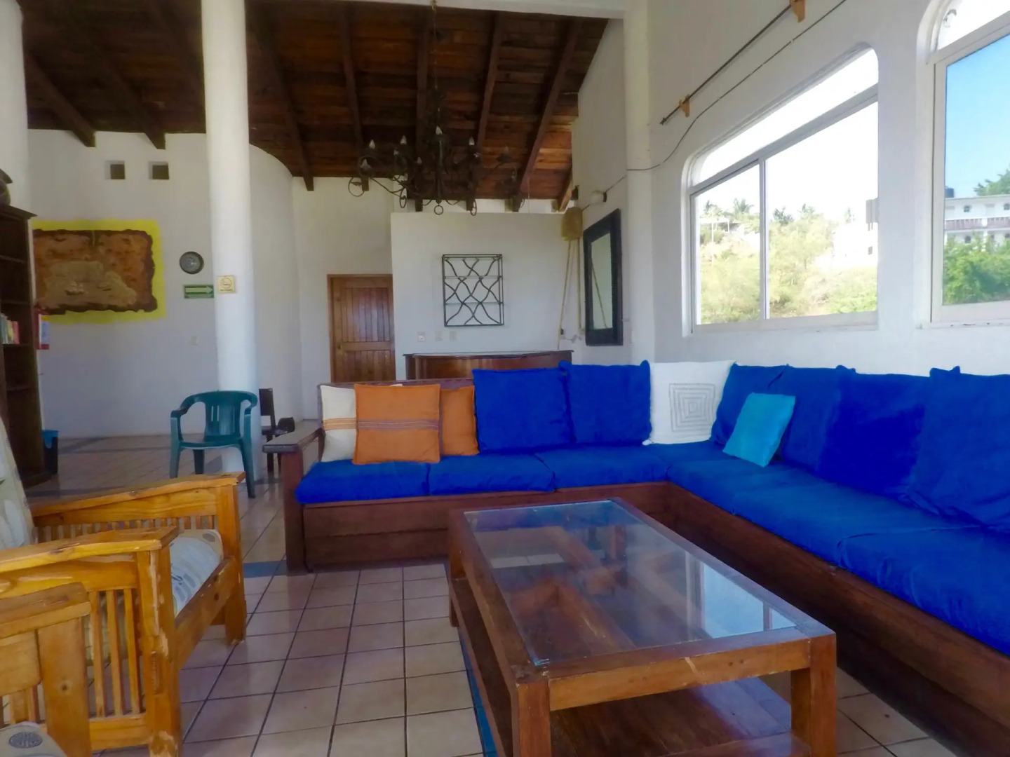 Mayflower Hotel & Hostal