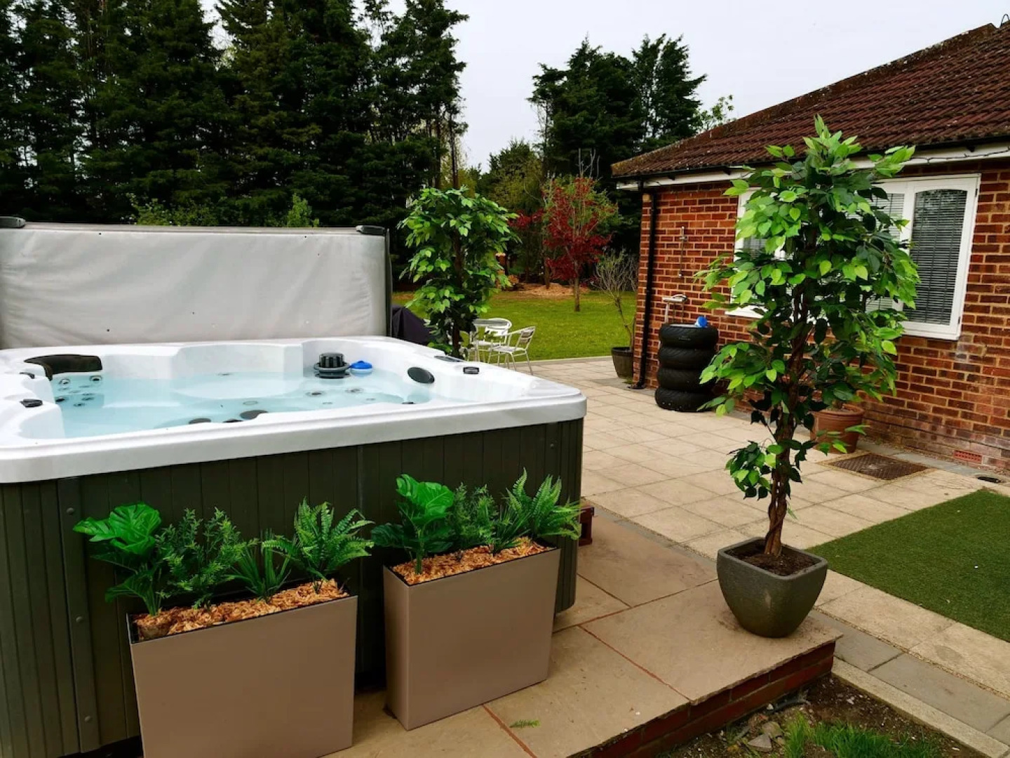 Deluxe 4/5 Bed Hot Tub Cinema Room 15
