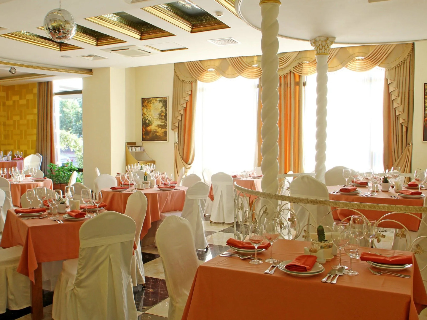 Отель Cron Palace Tbilisi