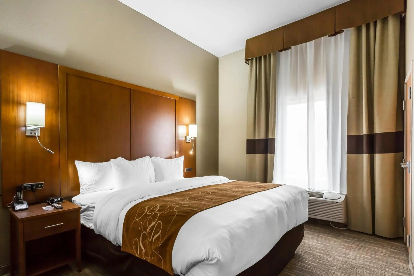 Comfort Suites University