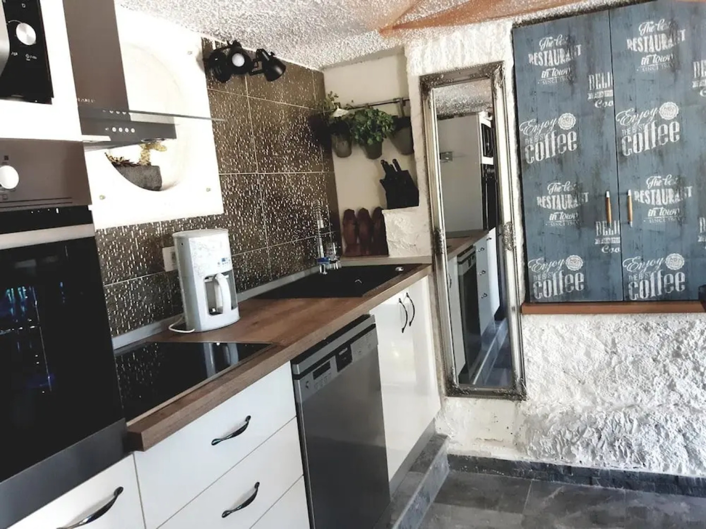 Villa With 7 Bedrooms in Rogoznica, With Private Pool, Enclosed Garden and Wifi Near the Beach