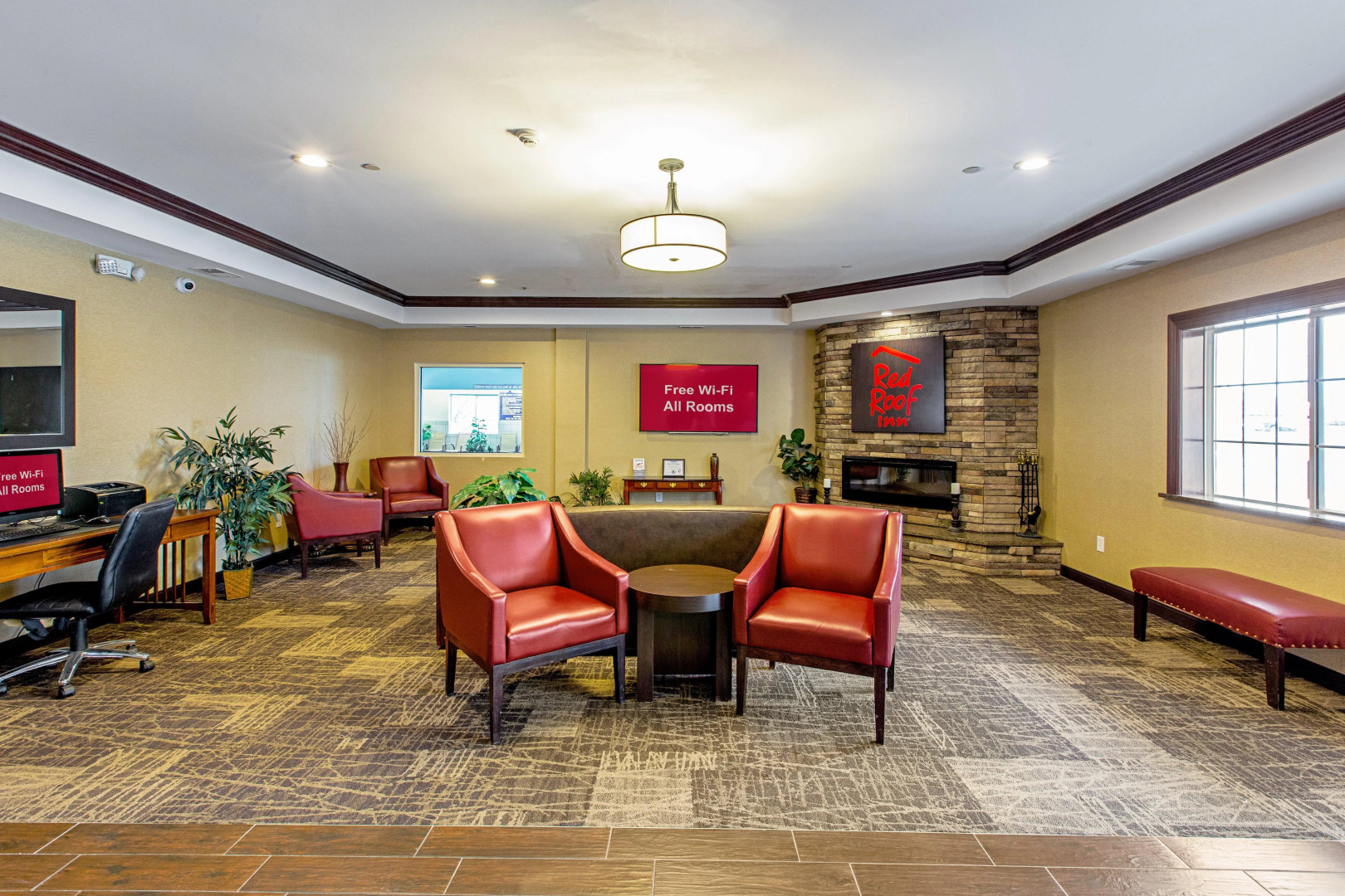 Red Roof Inn & Suites Omaha - Council Bluffs