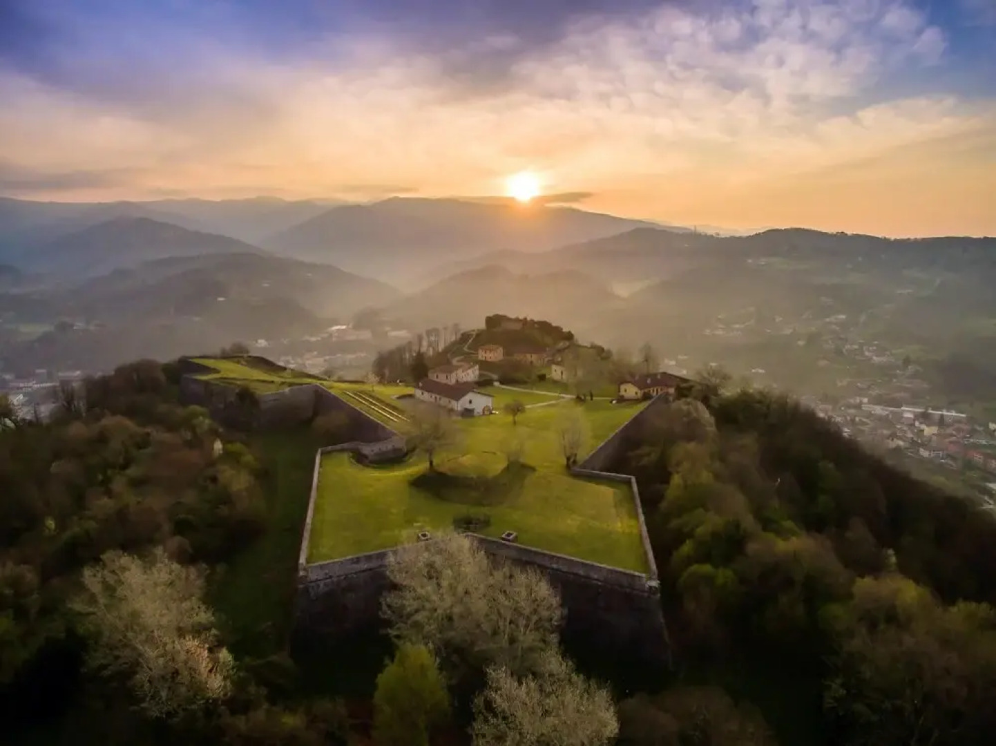 House With 3 Bedrooms in Castelnuovo di Garfagnana, With Furnished Ter