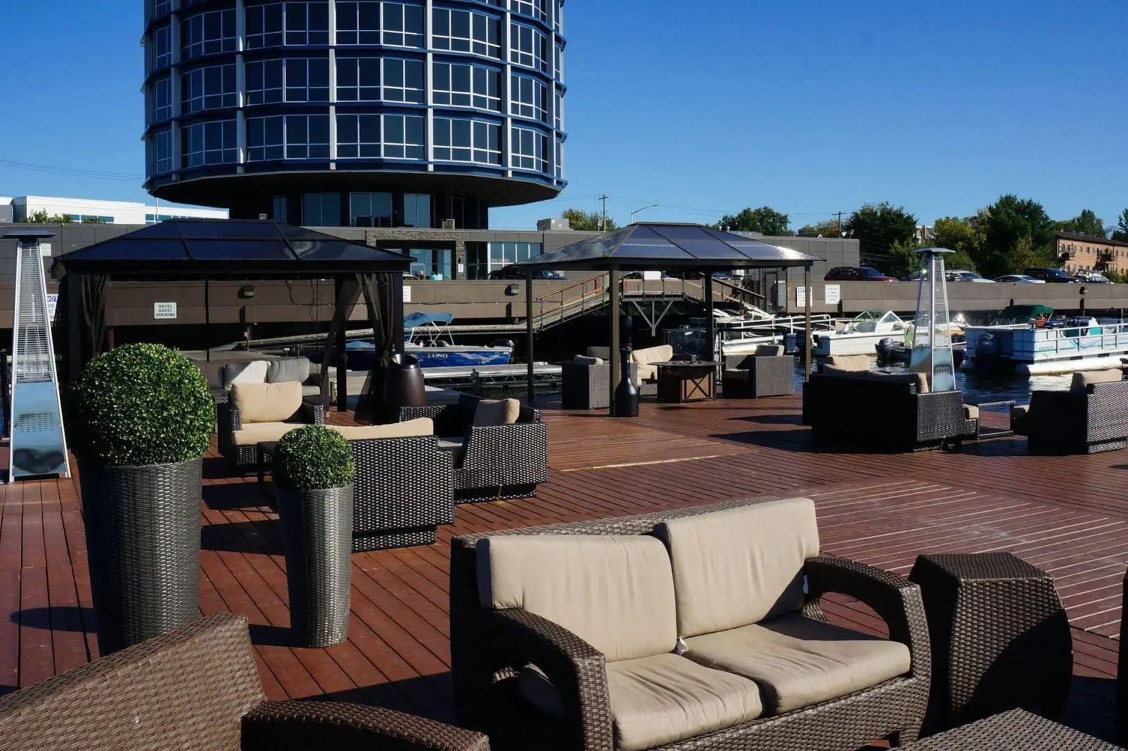 Clarion Lakeside Inn & Conference Centre