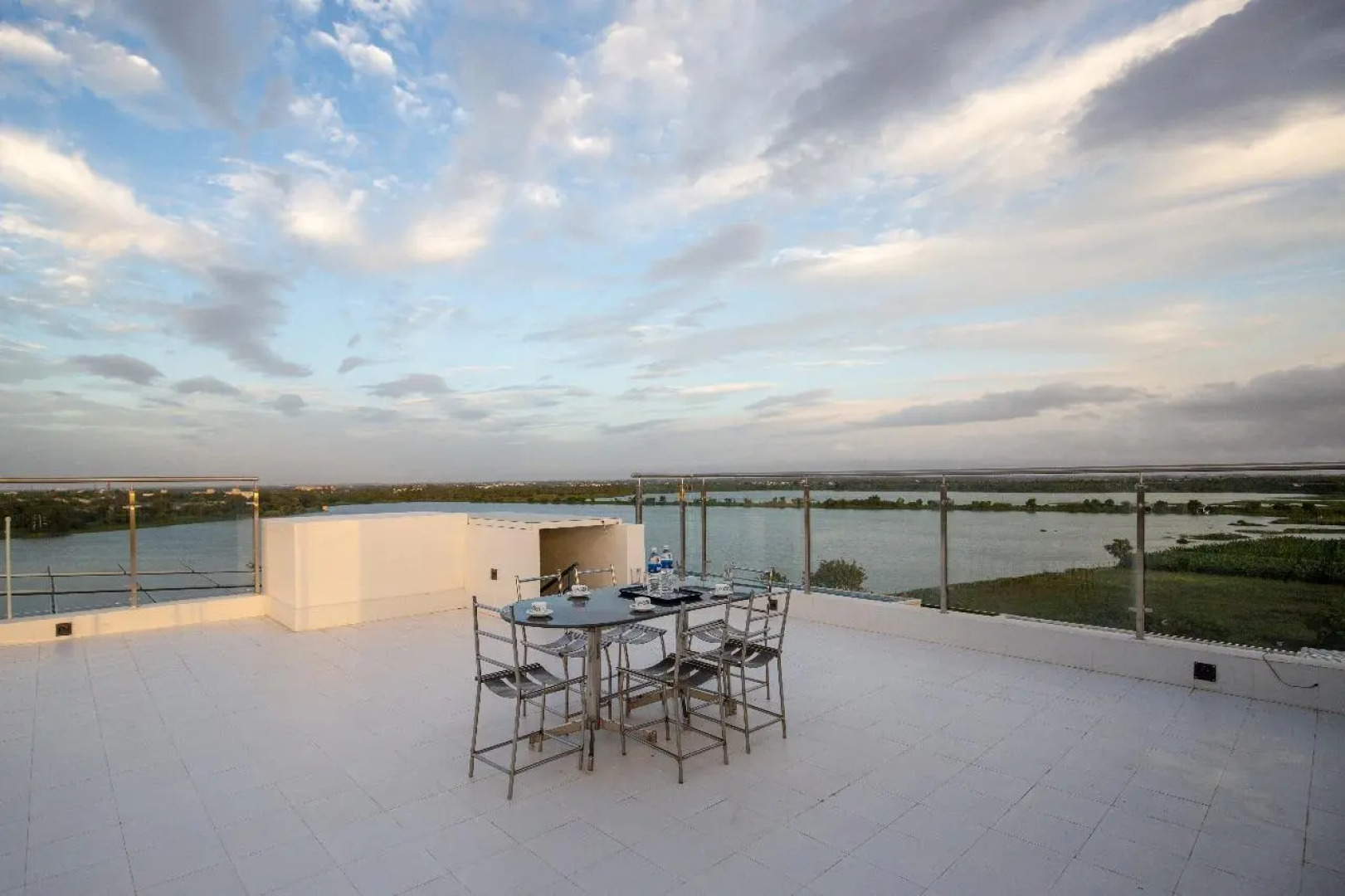 Crystal Lake  Service Apartments