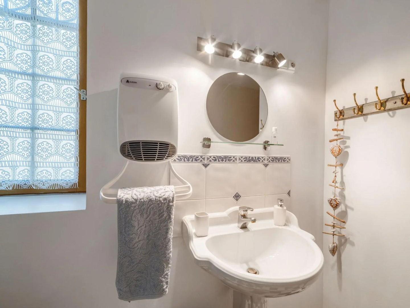 Cosy House With Spectacular Views and Private Pool