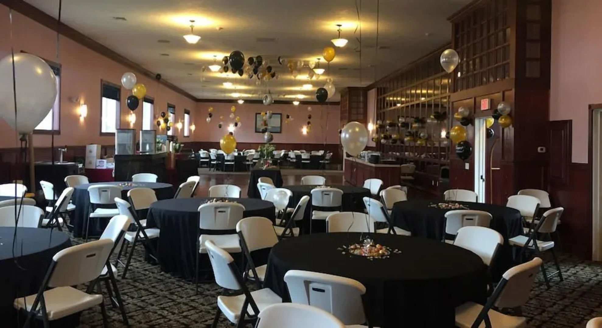 Mackinaw Beach & Bay Inn & Suites