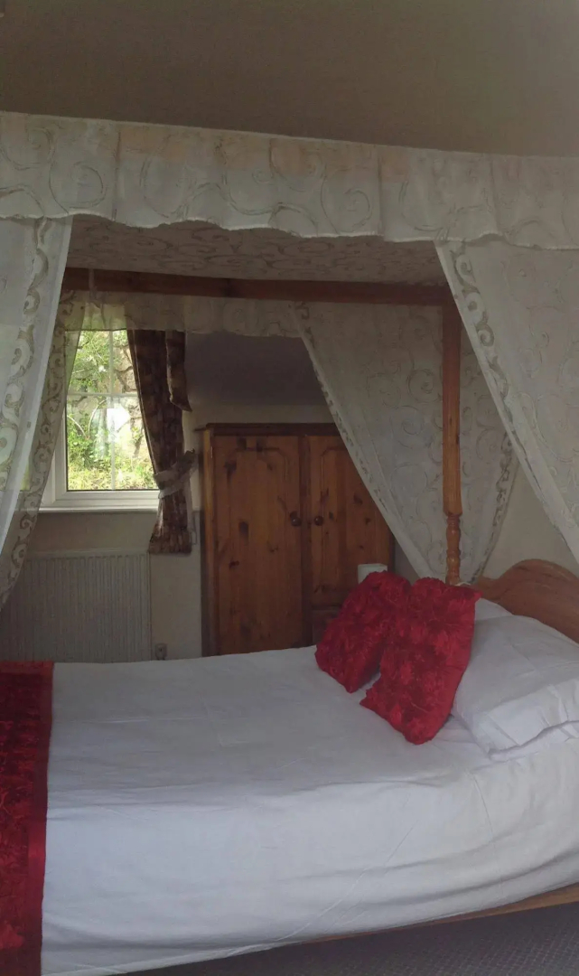 Glan Yr Afon Inn