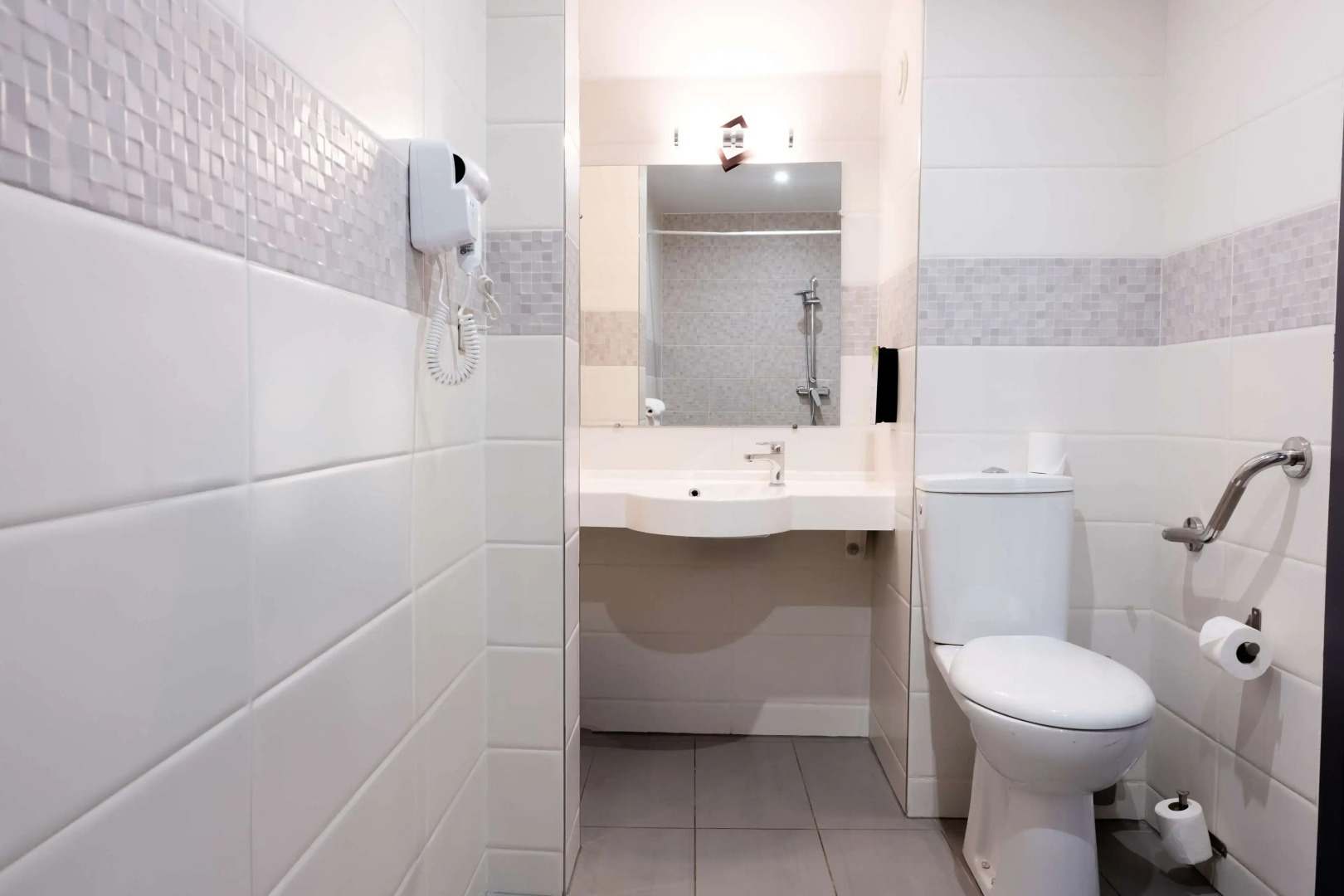 Kyriad Paris 10 - Canal Saint Martin - République