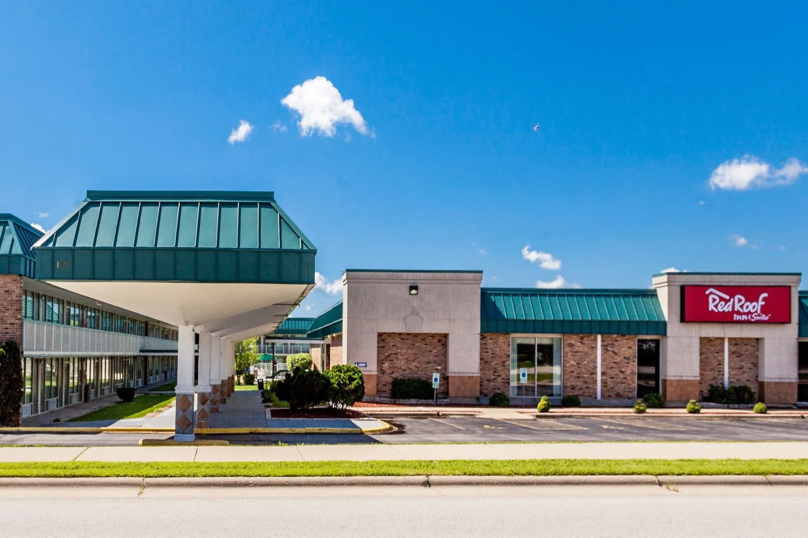 Red Roof Inn & Suites DeKalb