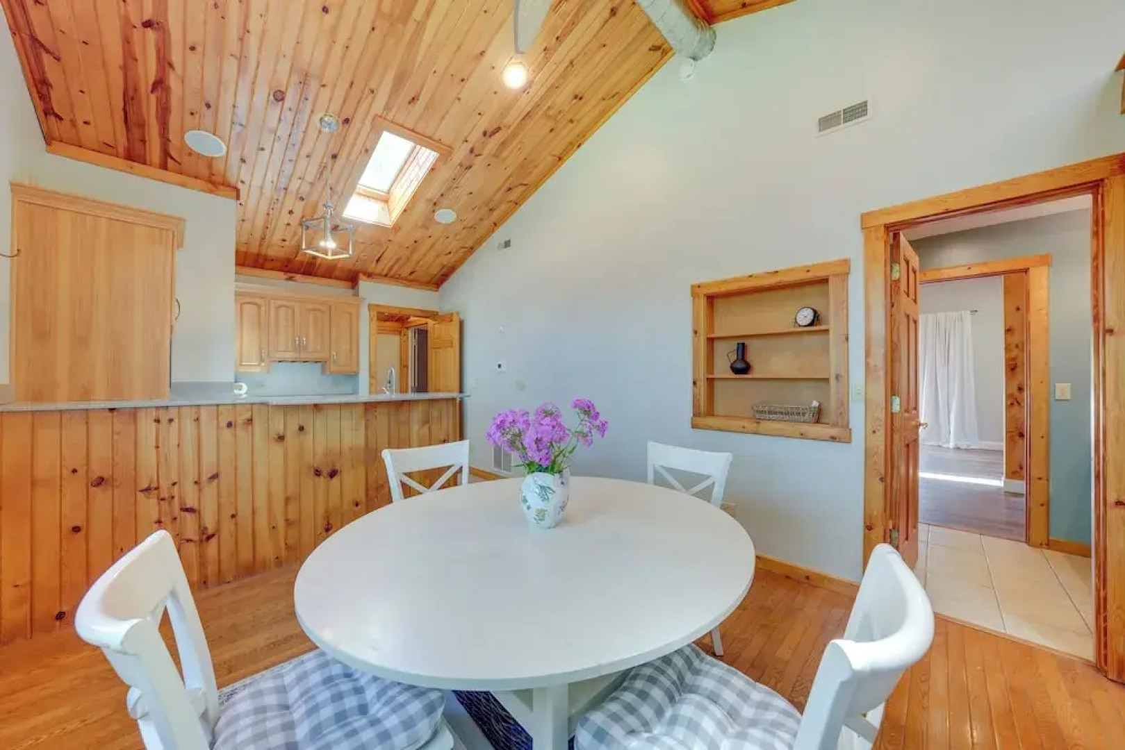 Peaceful Warrenville Home: 1 Mi to Herrick Lake!