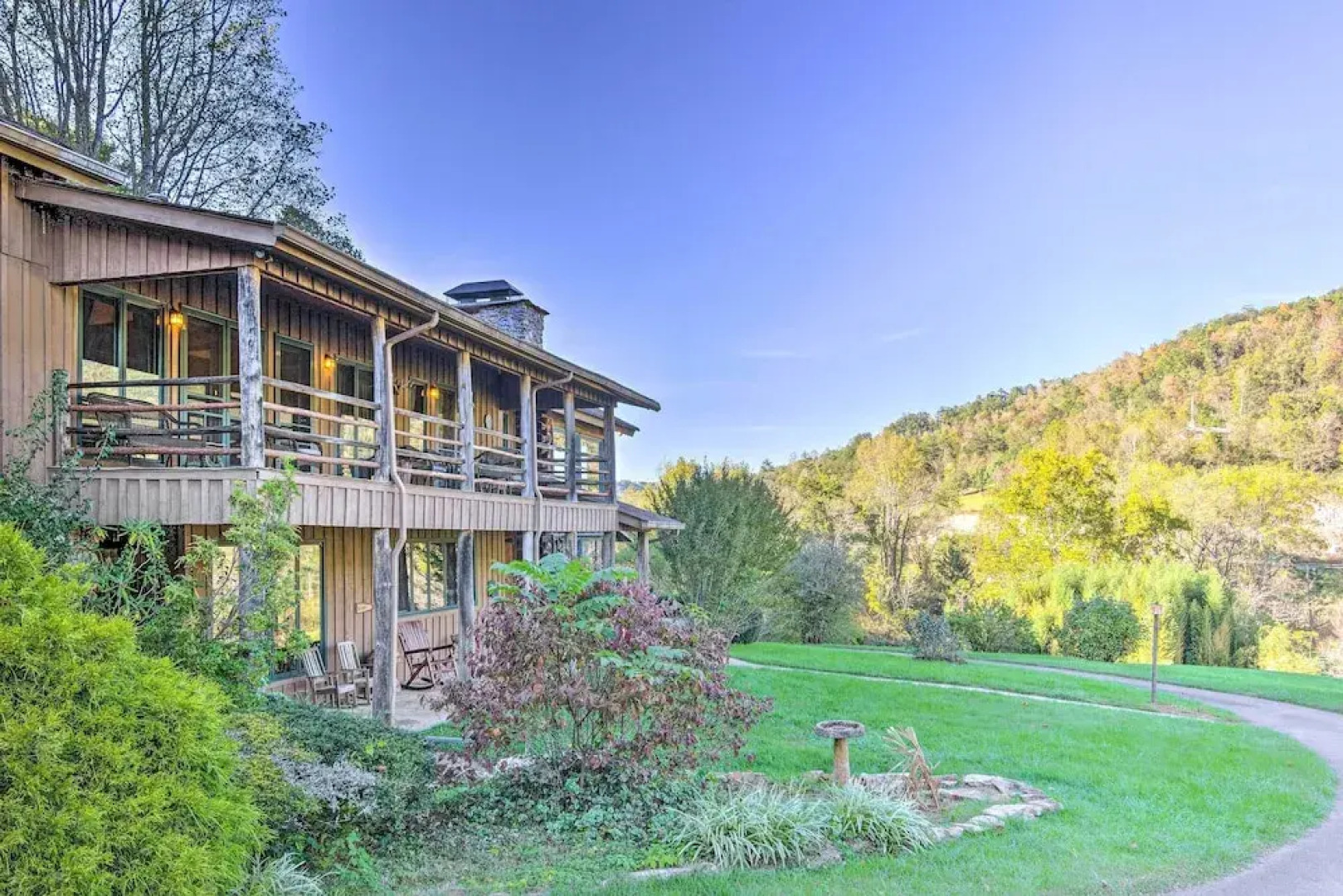 River Access + Mtn Views: Cullowhee Lodge!