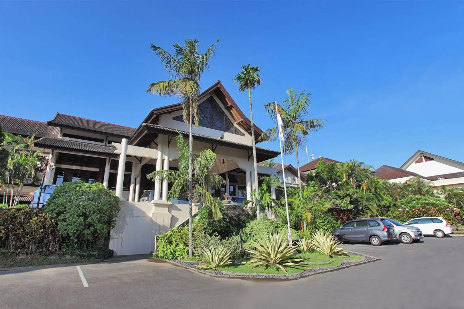 Lombok Raya Hotel