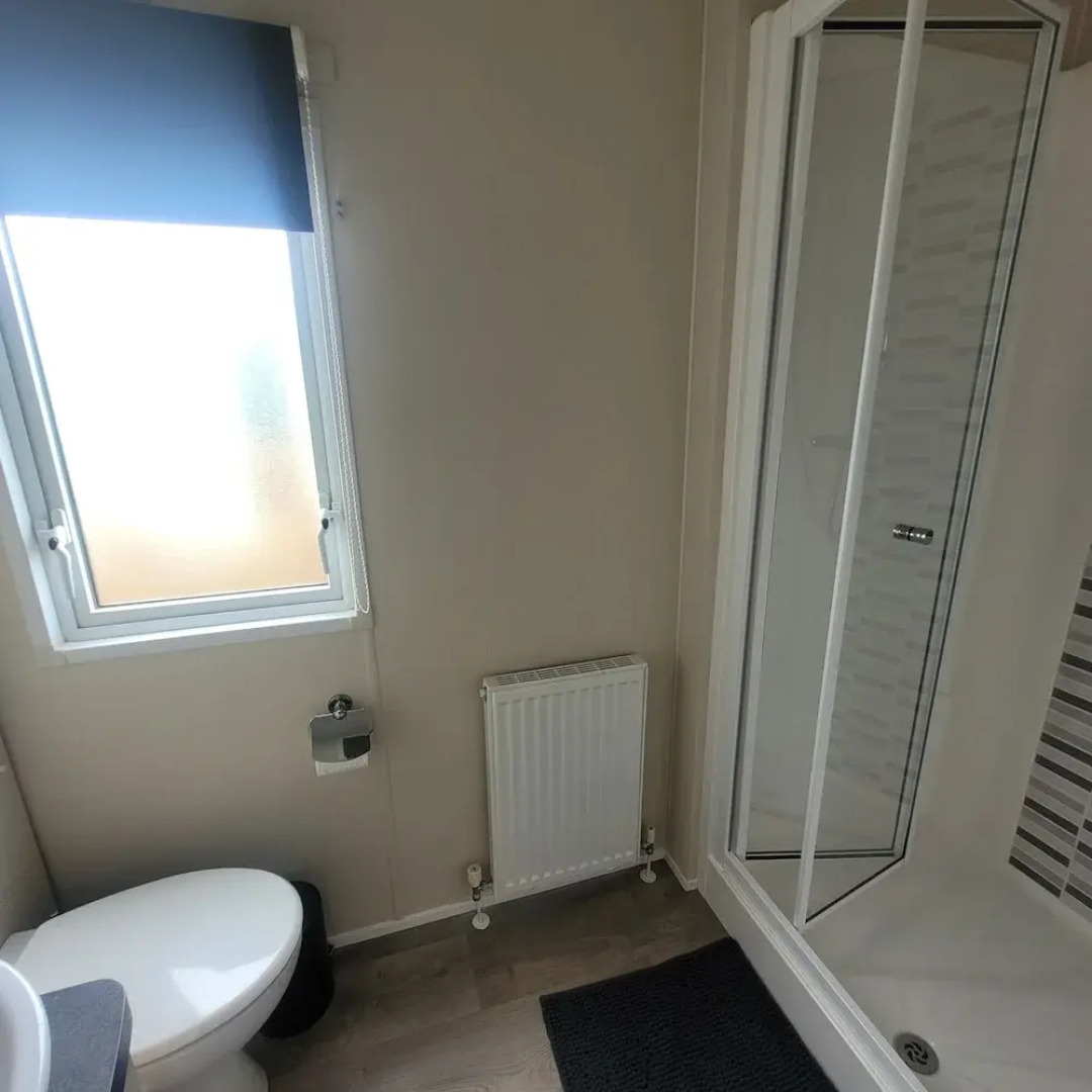 Beachside Holiday Retreat - Sleeps 6 & Parking