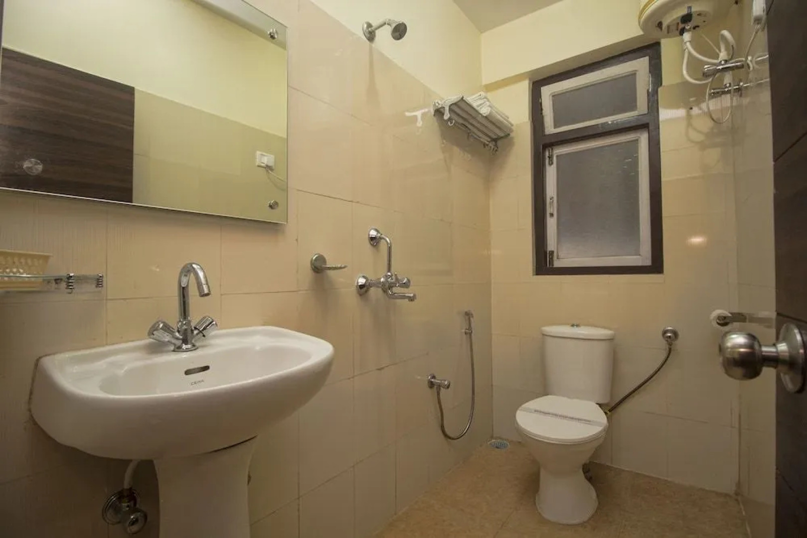 OYO 27907 Greater Kailash The Palace