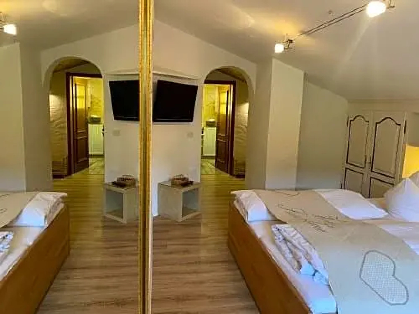 Das Maximilian by stayFritz - DZ Hausham mit Frühstück und Schwimmteich in Top-Lage