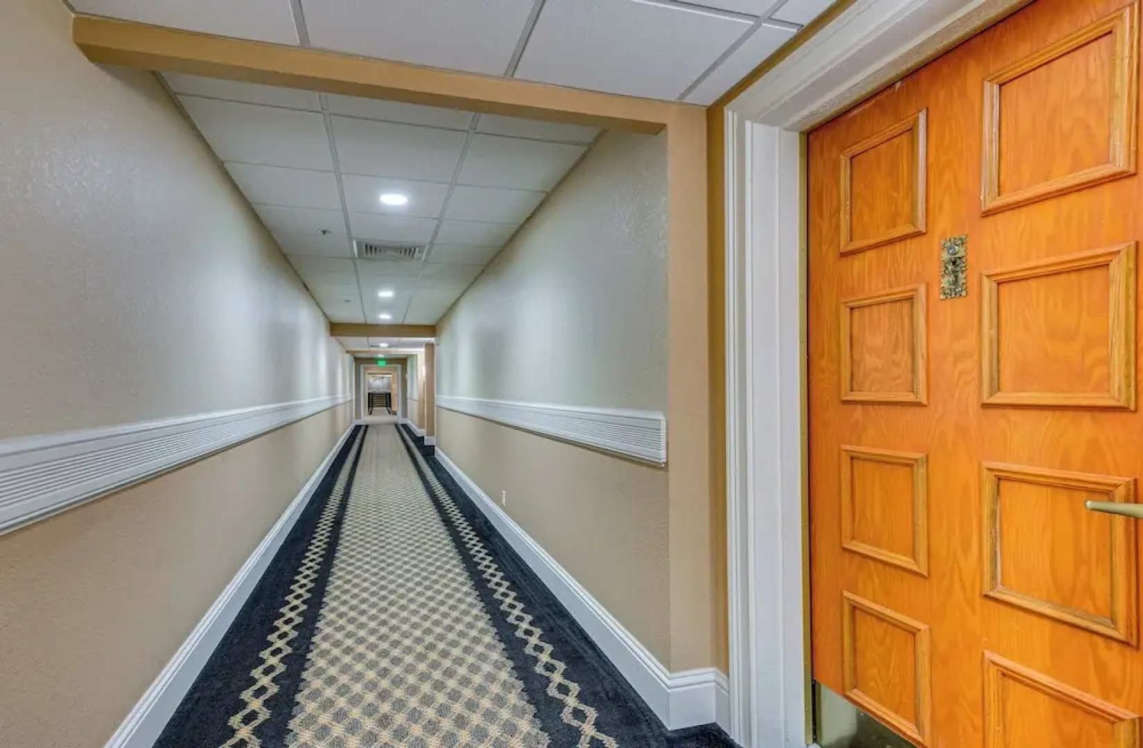 8 Mi to Honeymoon Island: Golf Getaway w/ Balcony!